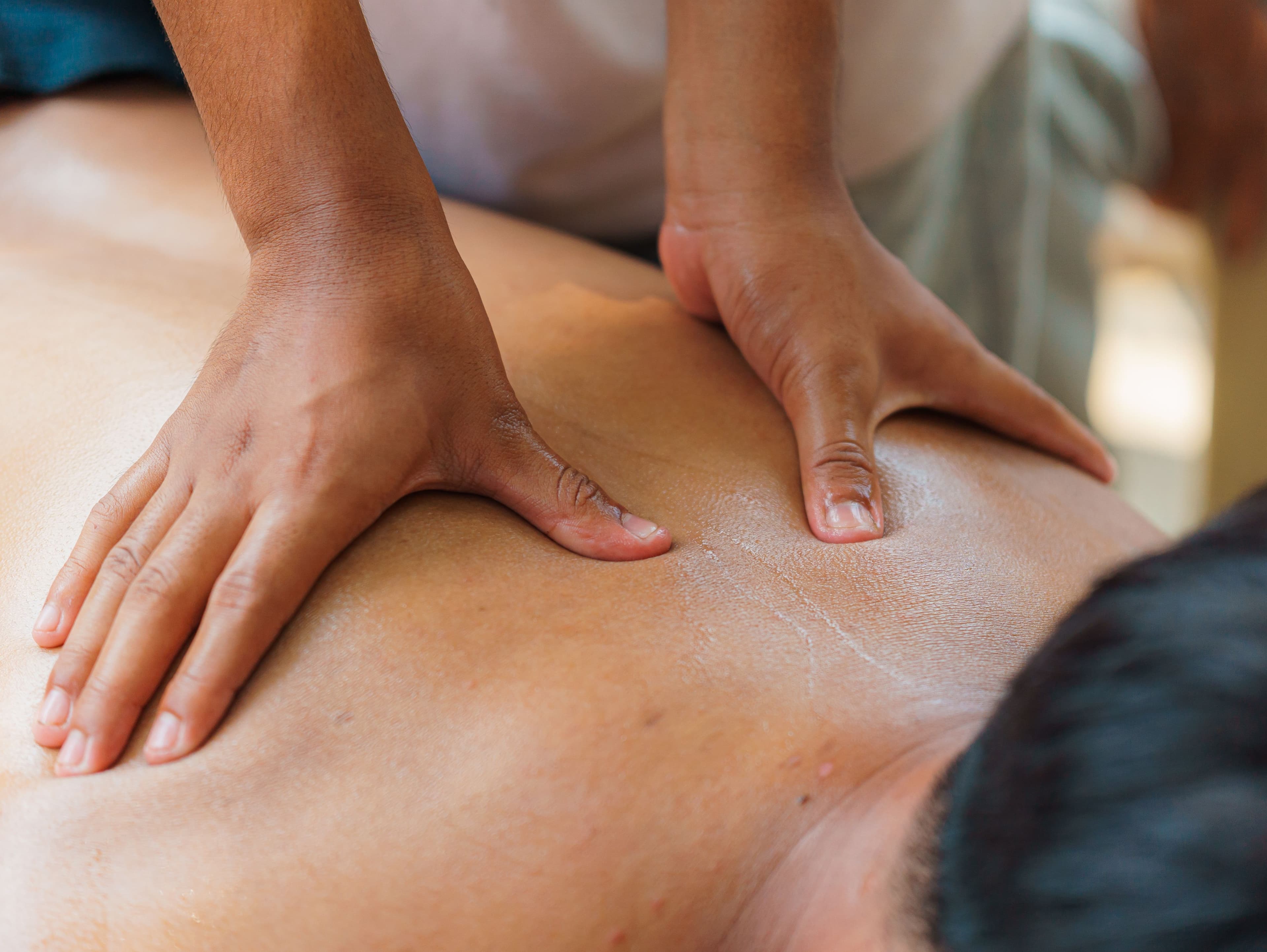 Balinese/Deep Tissue full body massage  (45 minutes) + 15 (steam &shower)